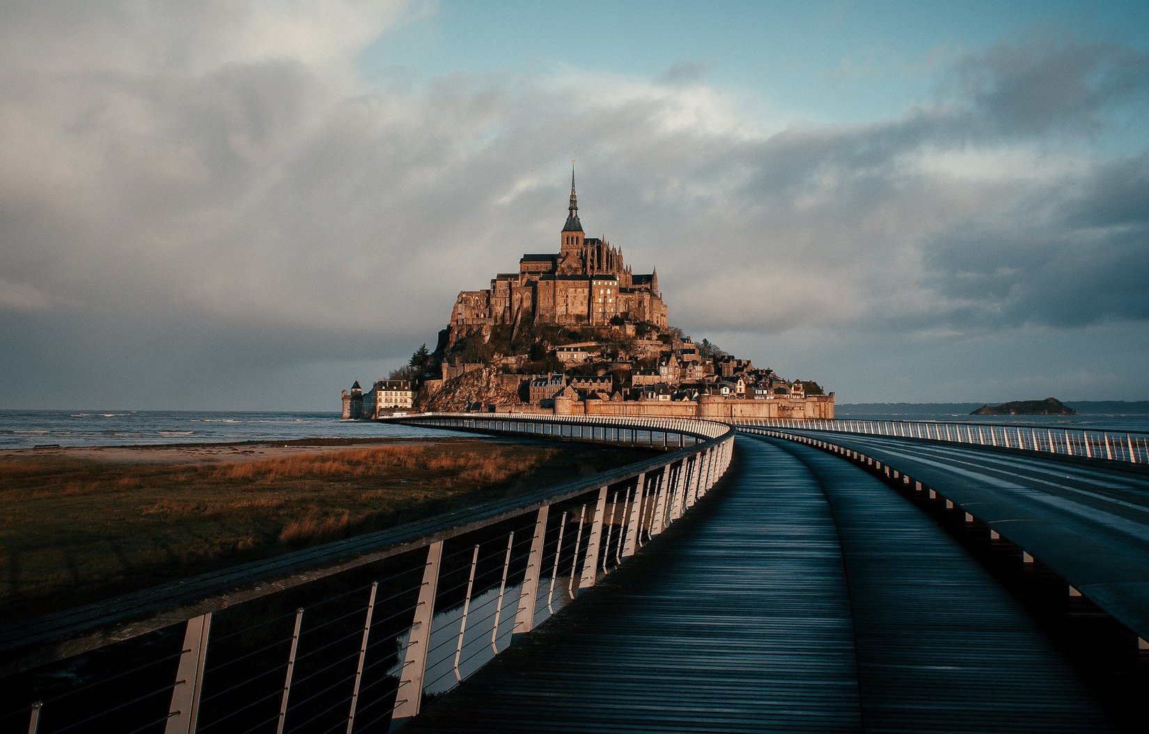 mont-saint-michel-g46abe7073_1920